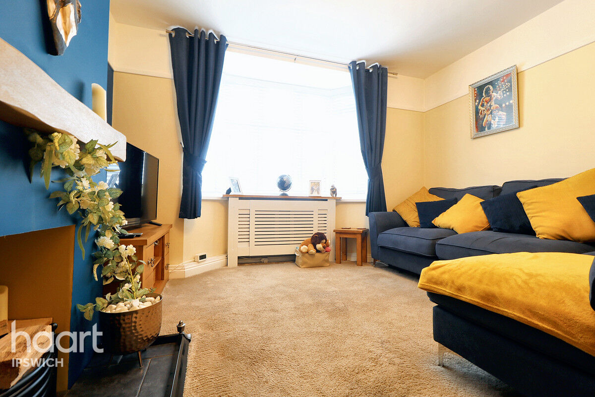 2 bedroom Apartment Maidenhall Approach, Ipswich £160,000 haart