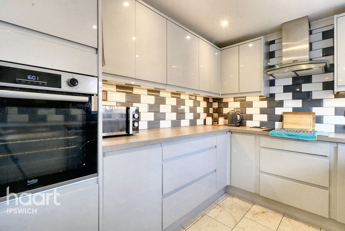 3 bedroom Terraced House Goldcrest Road, Ipswich £250,000 haart