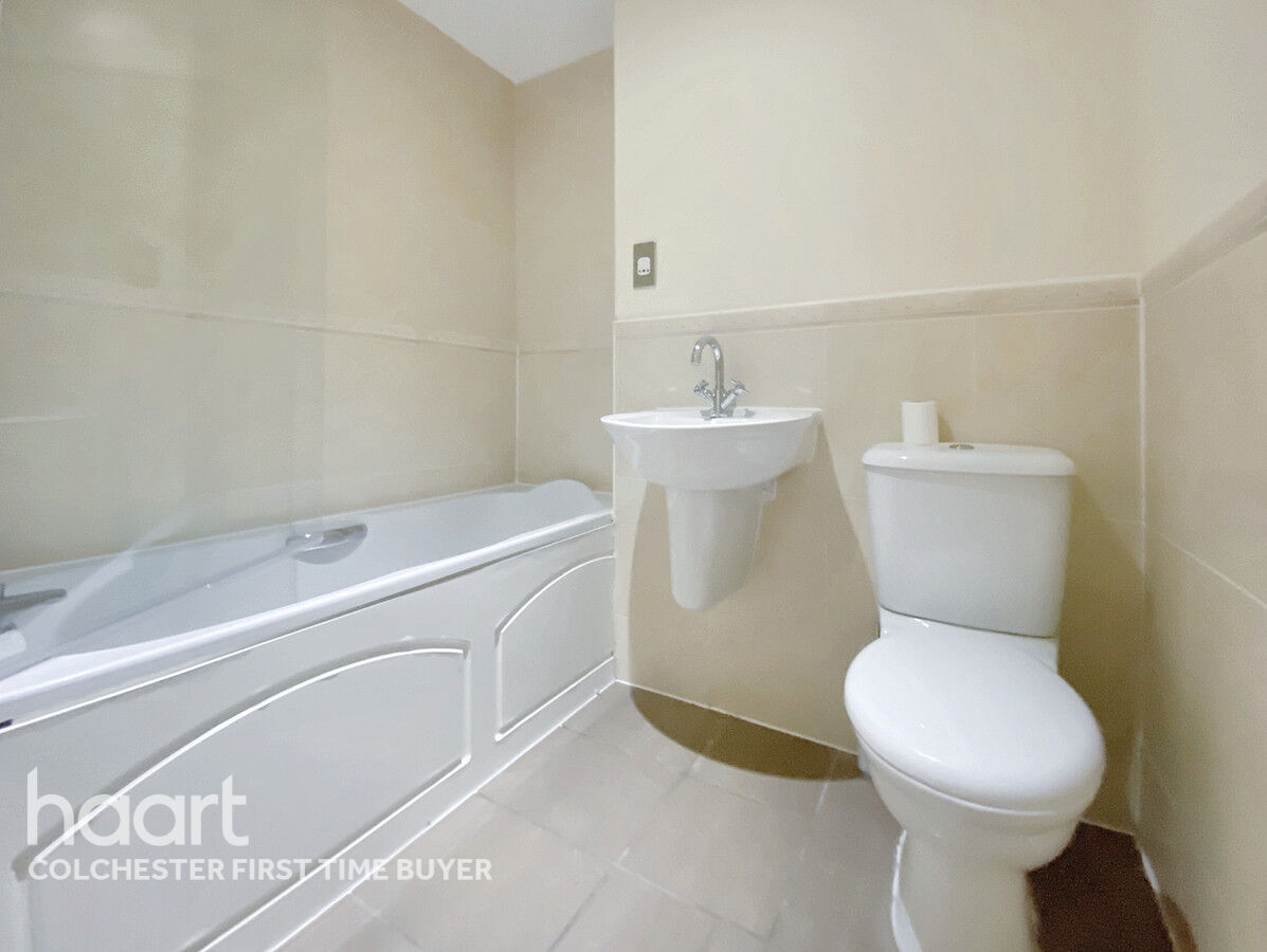 2 bedroom Flat Quayside Drive, Colchester £160,000 haart