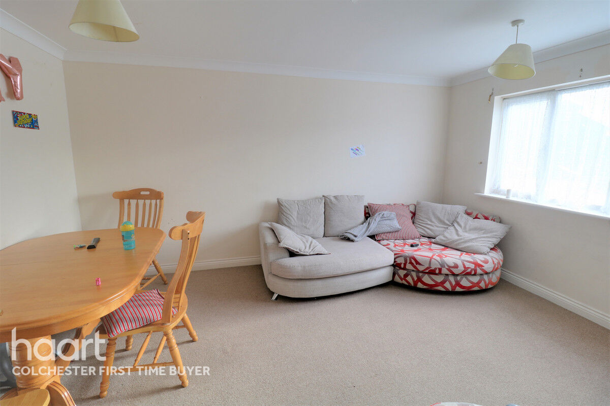 2 bedroom Apartment Clarendon Way, Colchester £175,000 haart