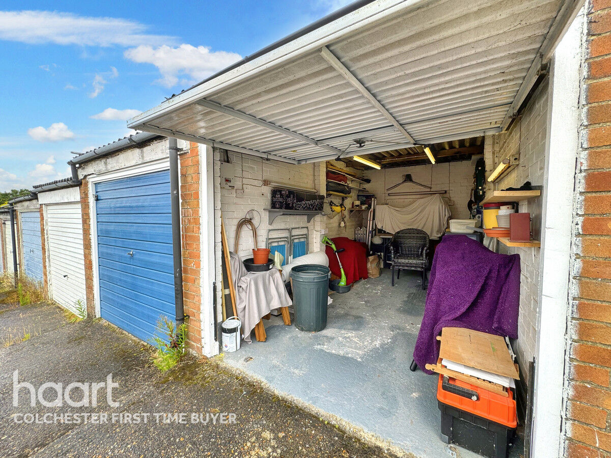 bedroom Maisonette Suffolk Close, COLCHESTER £210,000 haart