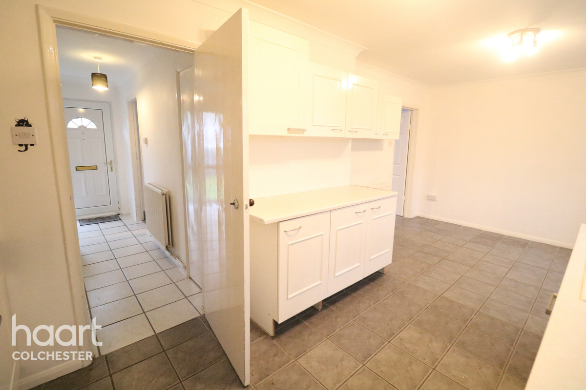 3 bedroom Semidetached house Monkwick Avenue, Colchester £260,000