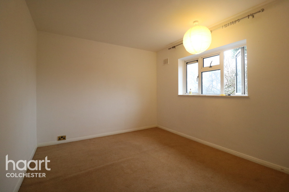 3 bedroom Semidetached house Monkwick Avenue, Colchester £260,000