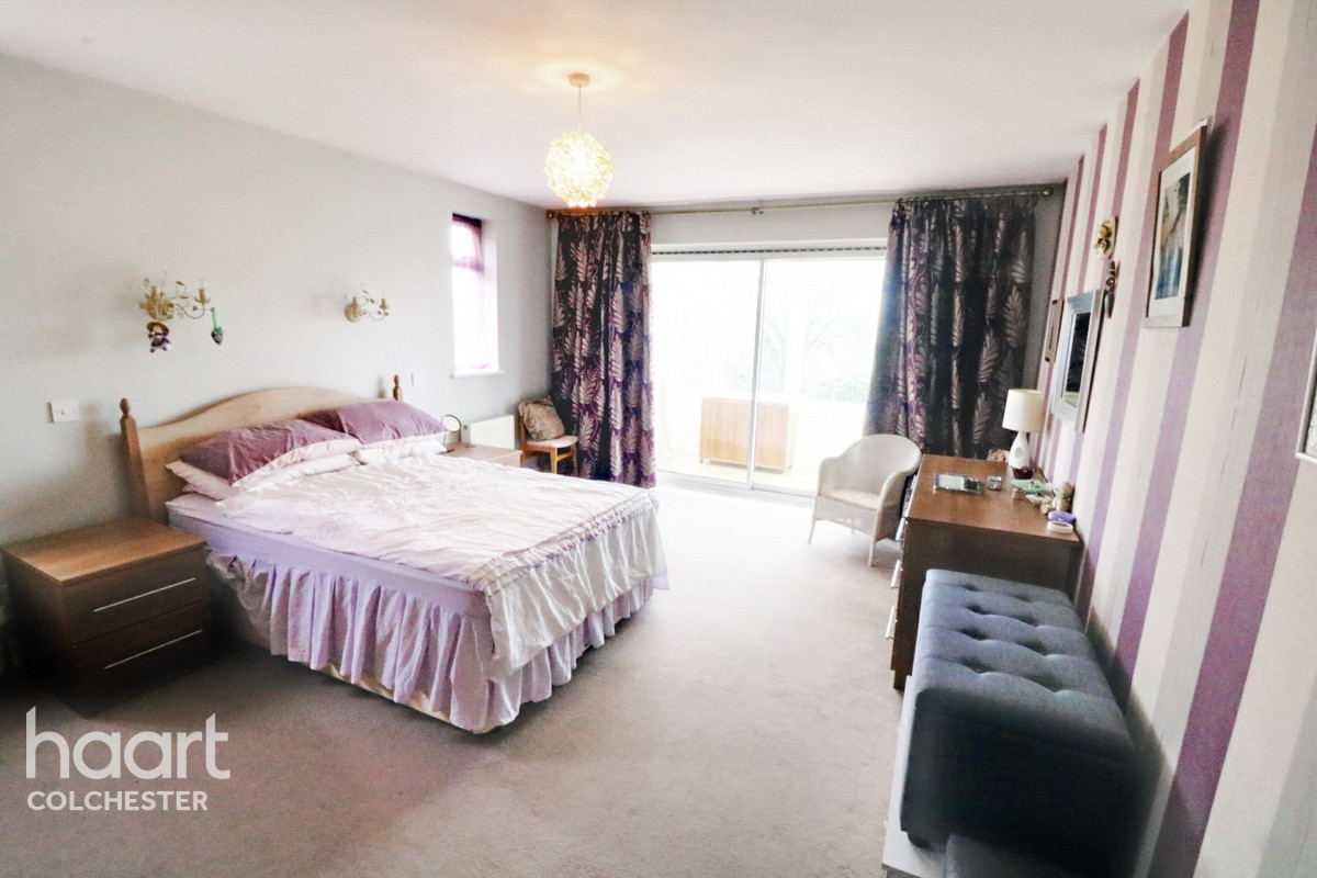 2 bedroom Bungalow Mile End Road, Colchester £375,000 haart