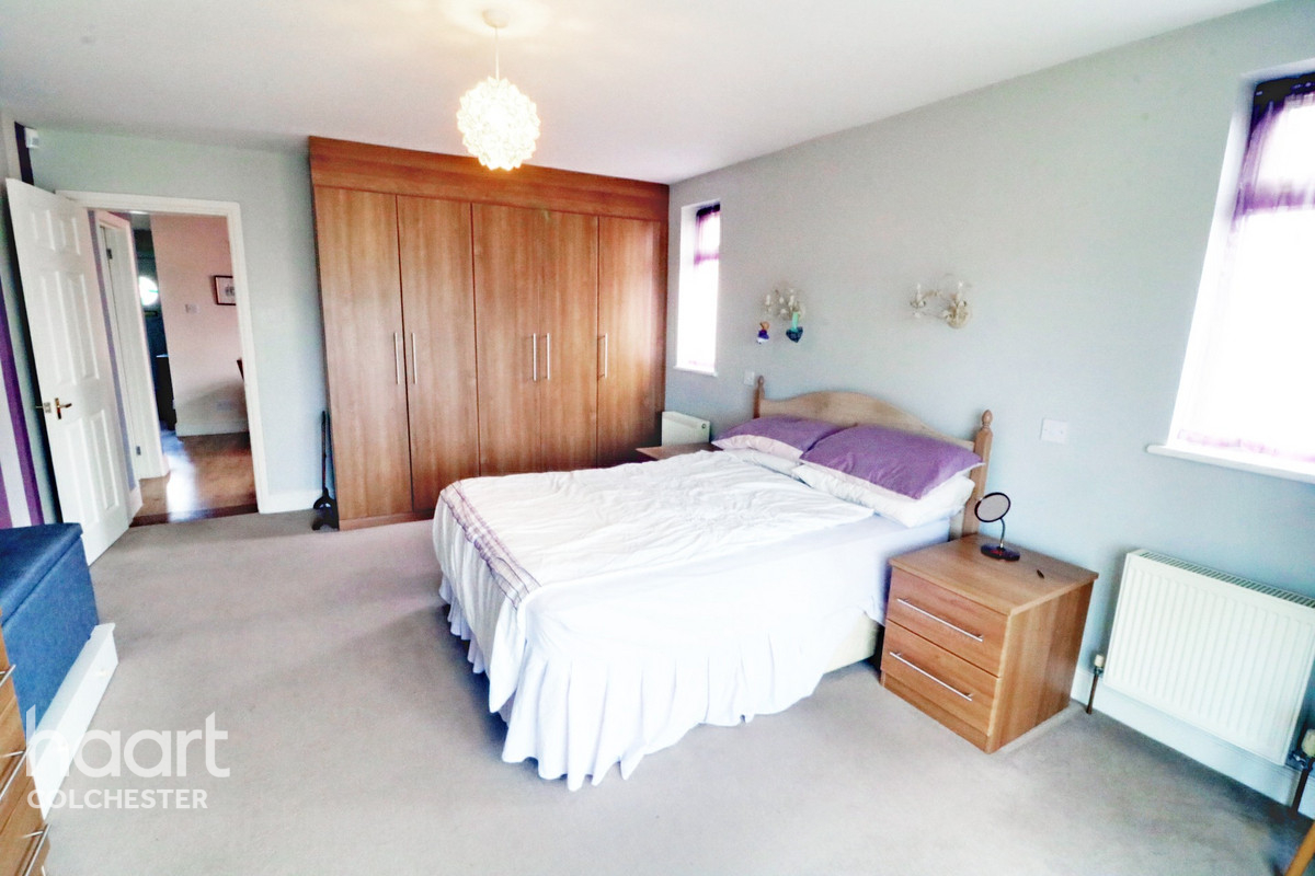 2 bedroom Bungalow Mile End Road, Colchester £375,000 haart