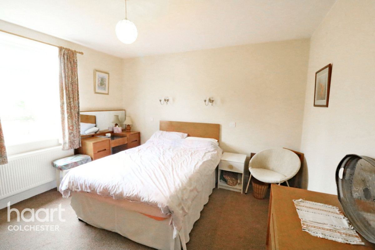 2 bedroom Bungalow Mile End Road, Colchester £375,000 haart