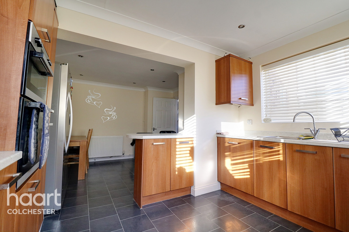 3 bedroom End of terrace house | Hawthorn Avenue, Colchester | £275,000 ...