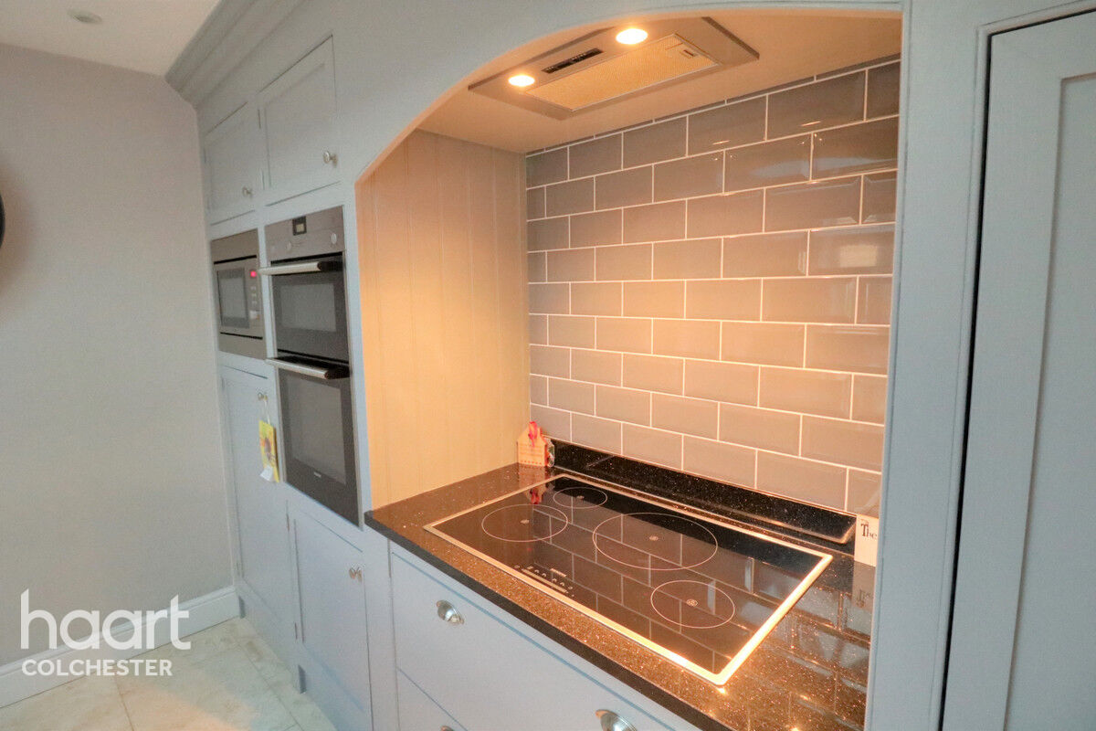 5 bedroom Chalet Colchester Road, Colchester £700,000 haart