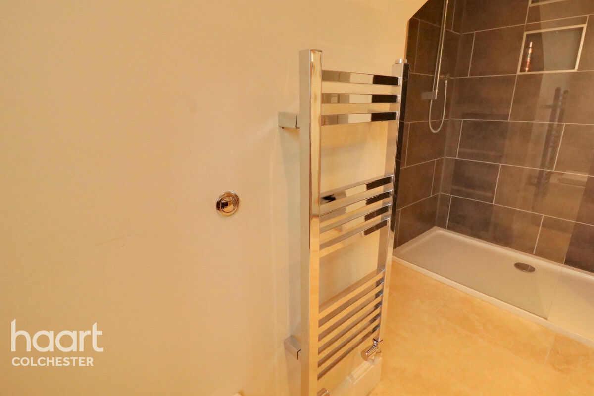 5 bedroom Chalet Colchester Road, Colchester £700,000 haart