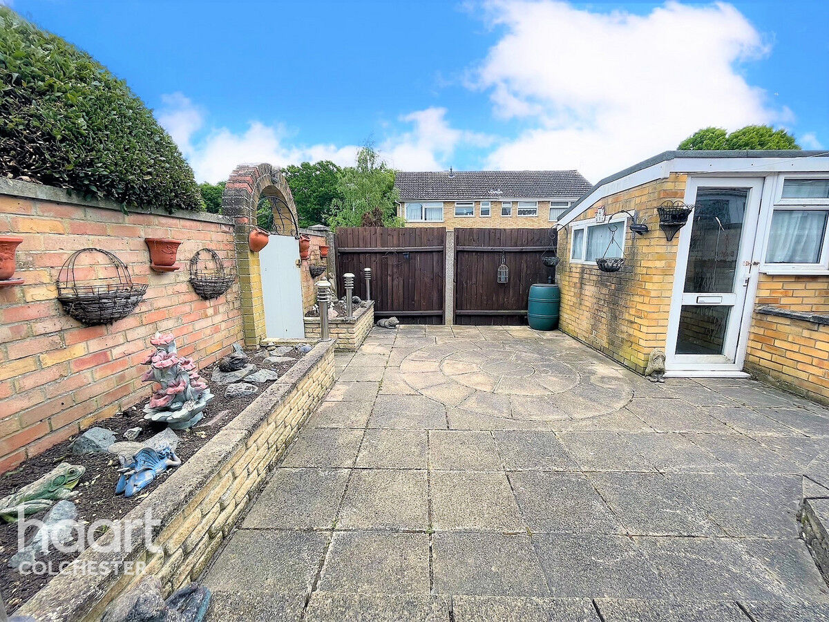 3 bedroom Semidetached house St Joseph Road, Colchester £300,000