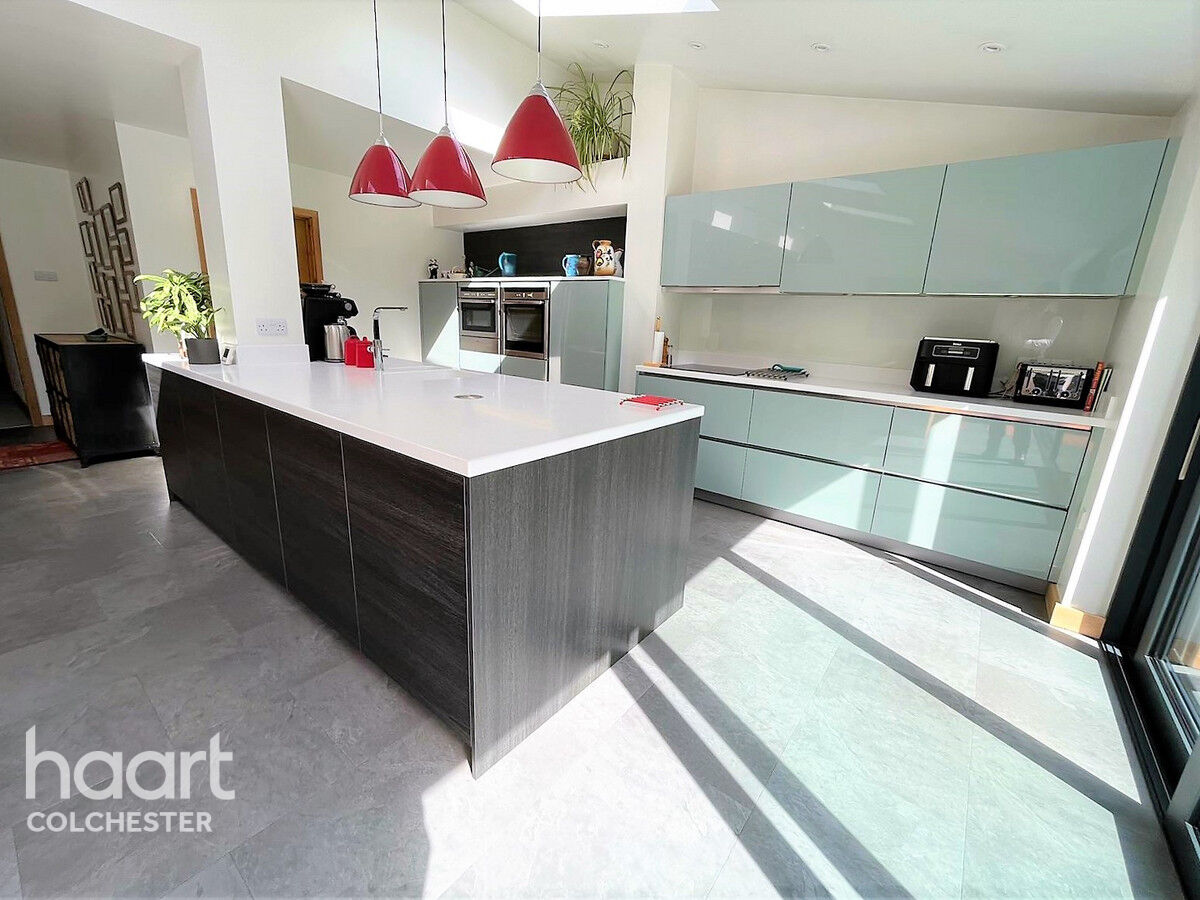 4 bedroom Detached house Glen Avenue, Colchester £700,000 haart