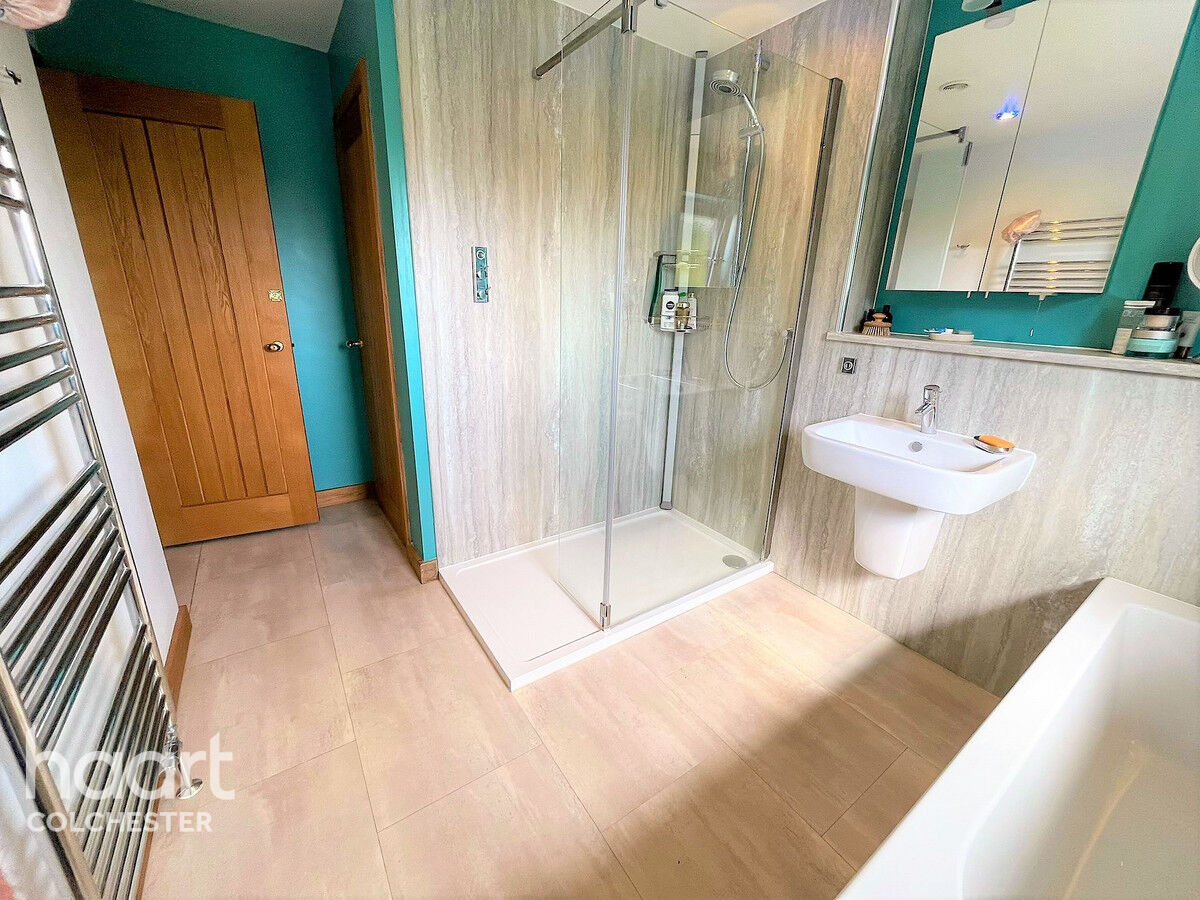 4 bedroom Detached house Glen Avenue, Colchester £700,000 haart