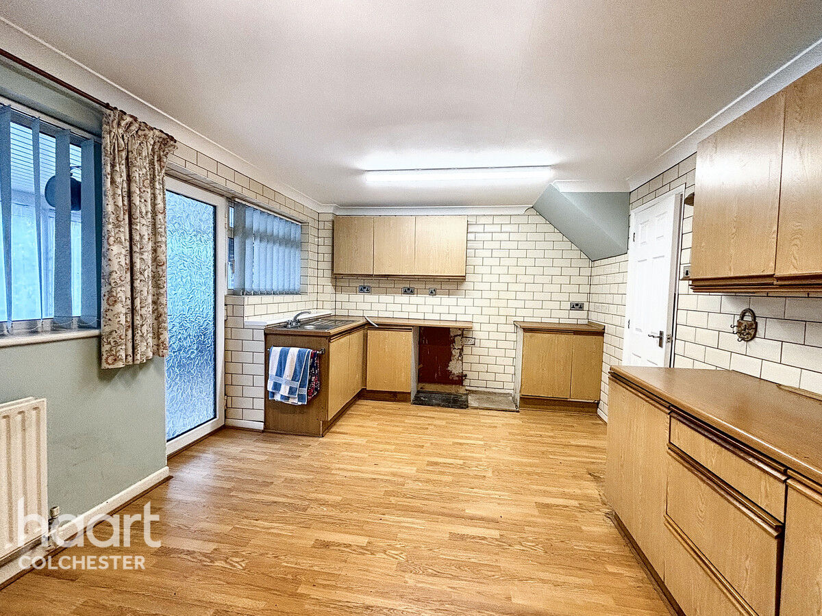 3 bedroom Semidetached house Broadlands Way, Colchester £325,000