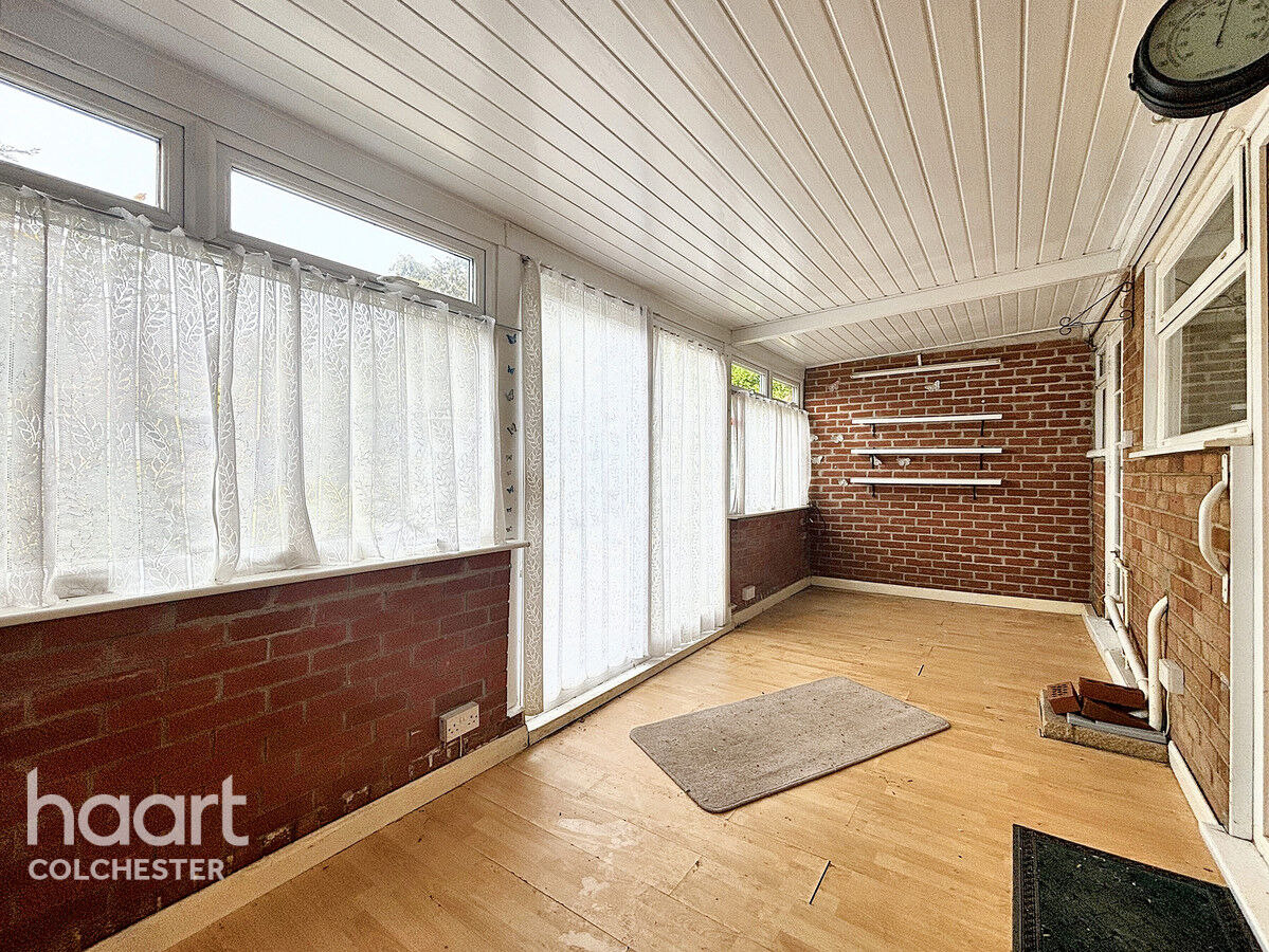 3 bedroom Semidetached house Broadlands Way, Colchester £325,000