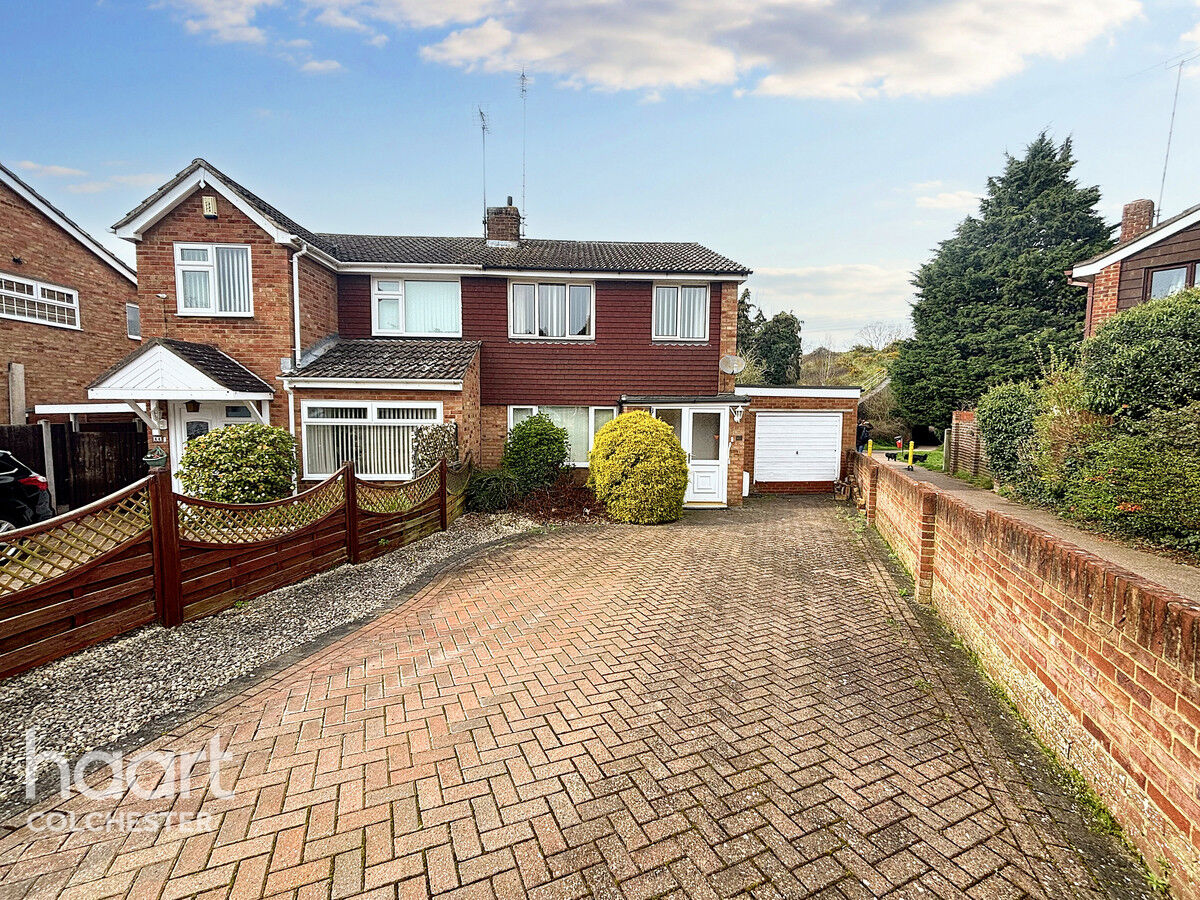 3 bedroom Semidetached house Broadlands Way, Colchester £325,000