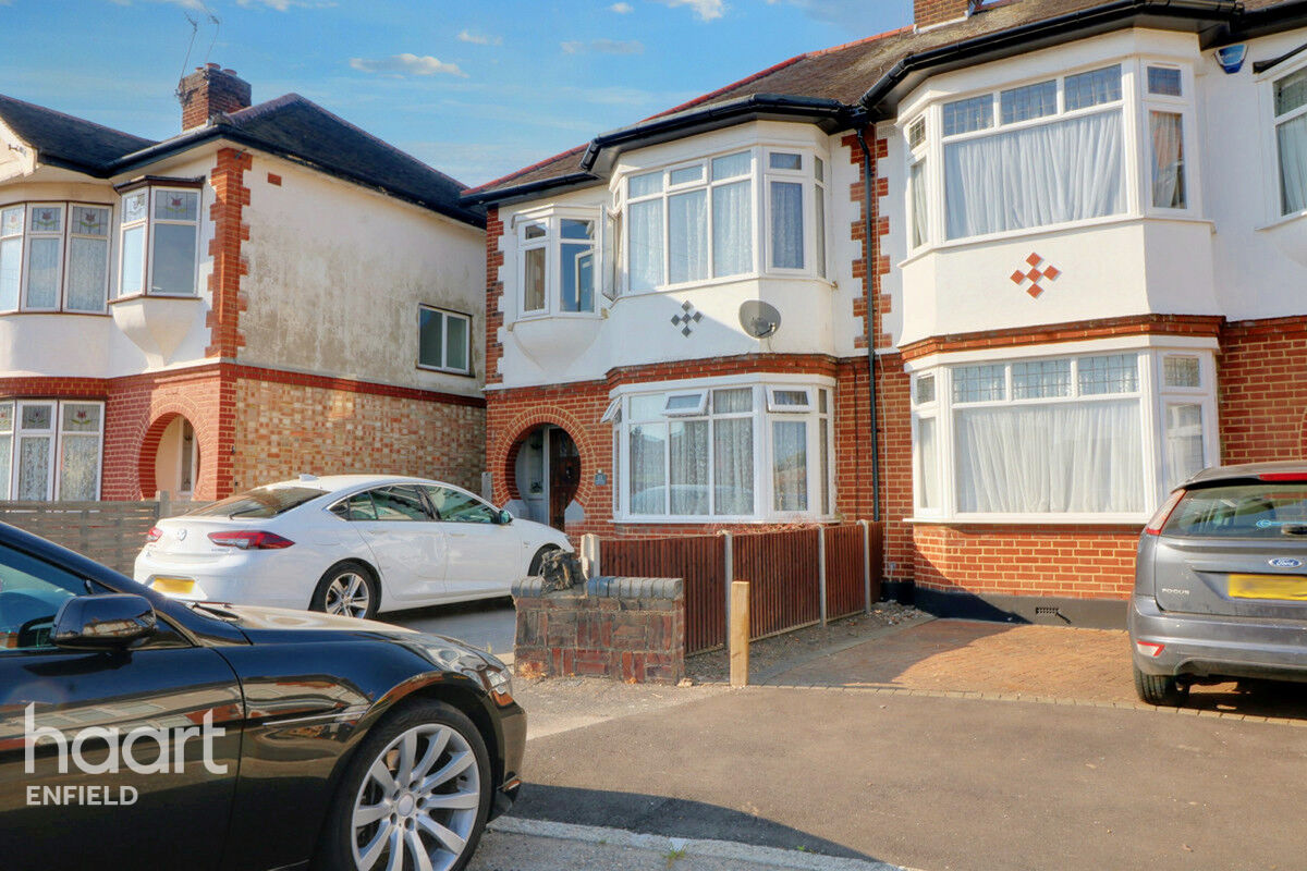 3 bedroom Semidetached house Orchard Crescent, Enfield £550,000 haart