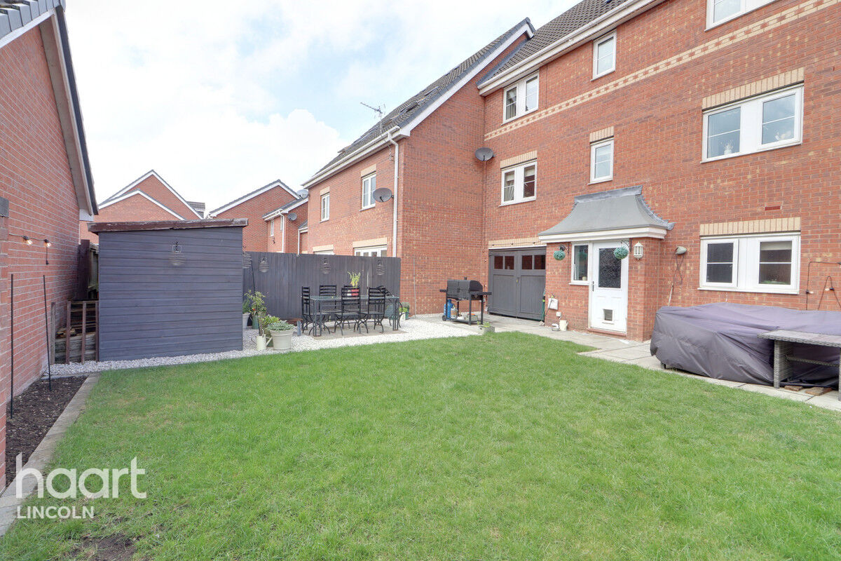 4 bedroom Town House Arvina Close, North Hykeham £300,000 haart