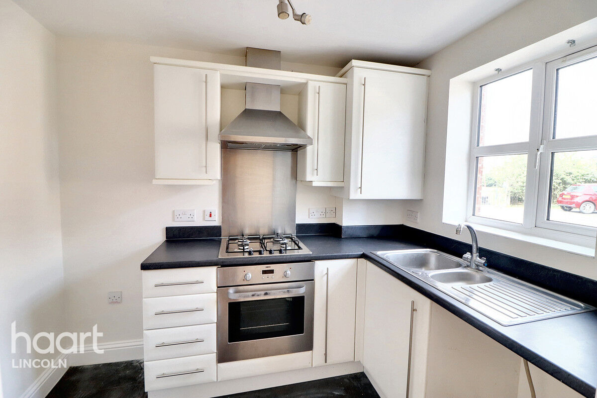 2 bedroom Terraced House Deansleigh, Lincoln £150,000 haart