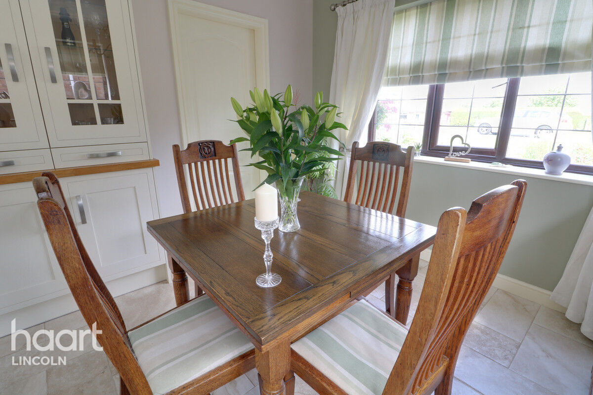 3 bedroom Detached bungalow Mill Lane, Saxilby, Lincoln £300,000