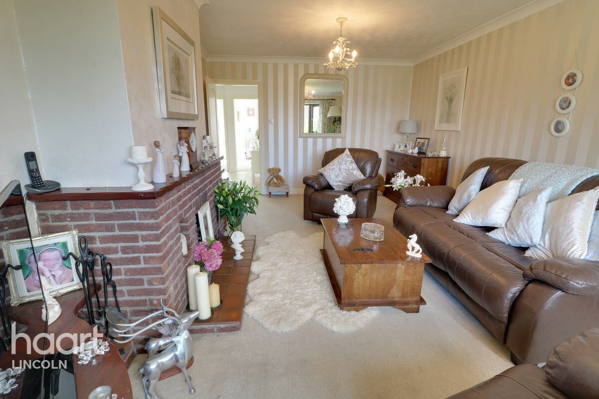 3 bedroom Detached bungalow Mill Lane, Saxilby, Lincoln £300,000 haart