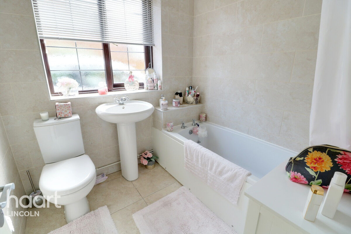 3 bedroom Detached bungalow Mill Lane, Saxilby, Lincoln £300,000 haart