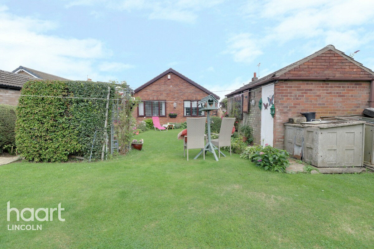 3 bedroom Detached bungalow Mill Lane, Saxilby, Lincoln £300,000 haart