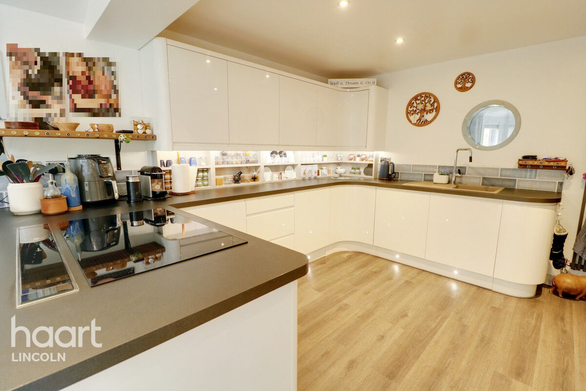 4 bedroom Detached house Frome Close, Lincoln £475,000 haart