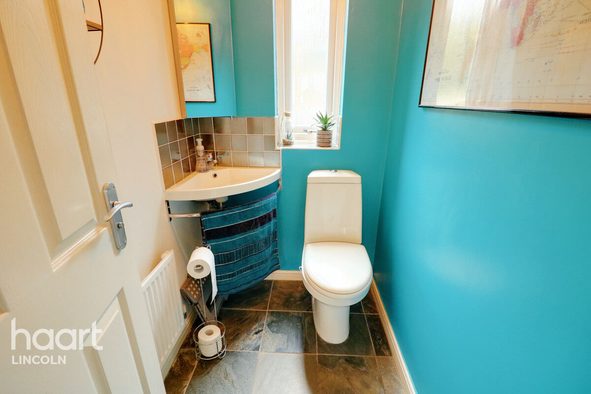 4 bedroom Detached house Frome Close, Lincoln £475,000 haart
