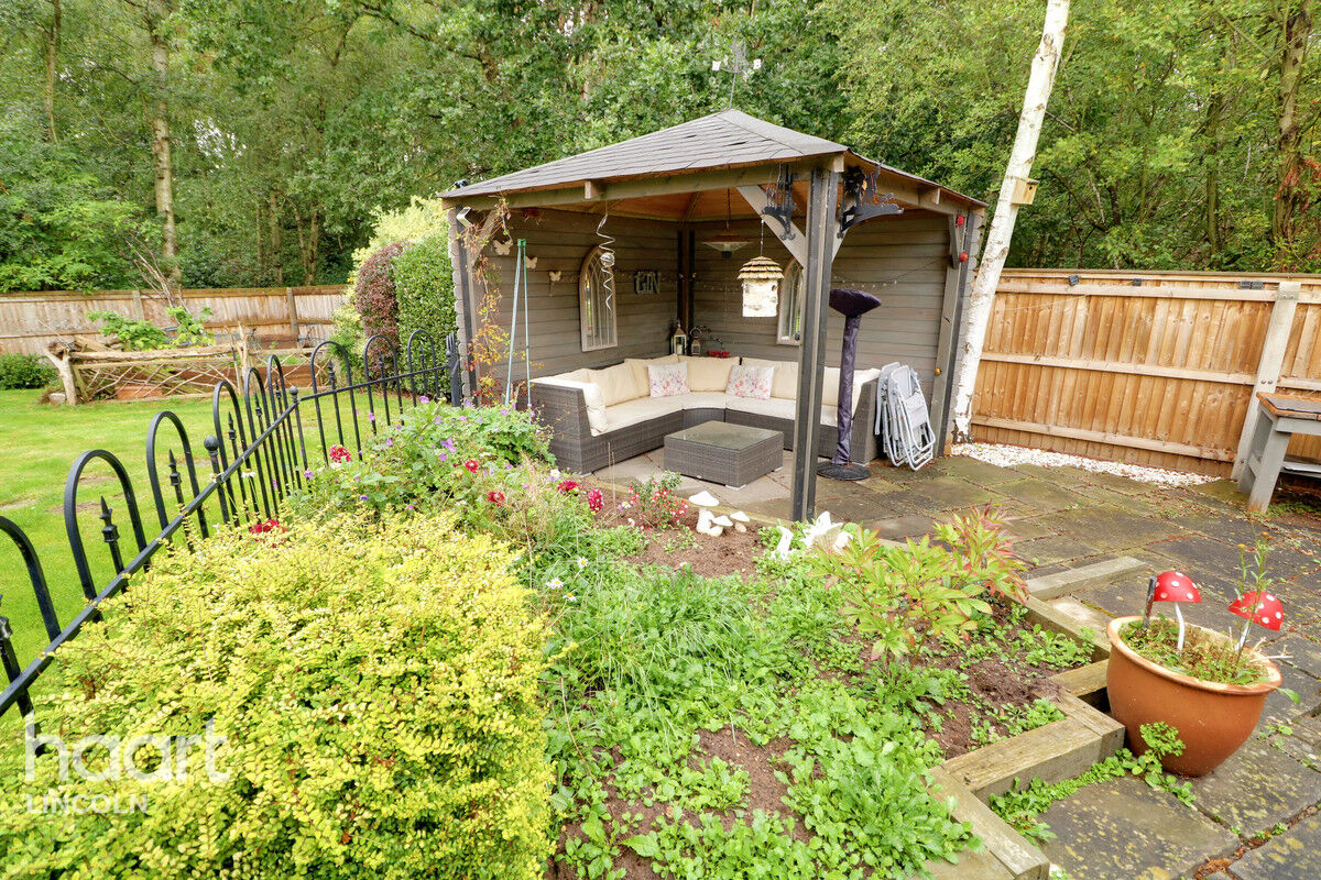 4 bedroom Detached house Frome Close, Lincoln £475,000 haart