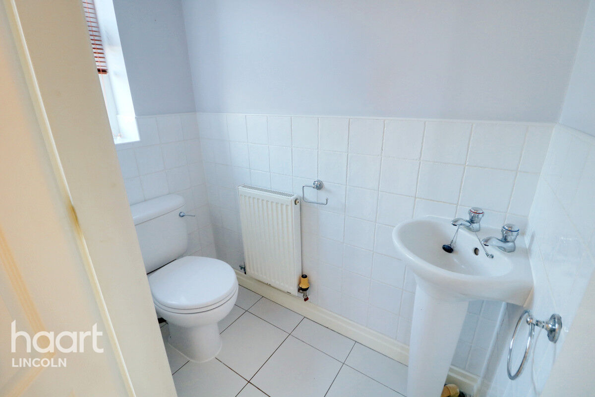 3 bedroom Semidetached house Park Lane, Burton Waters £260,000 haart