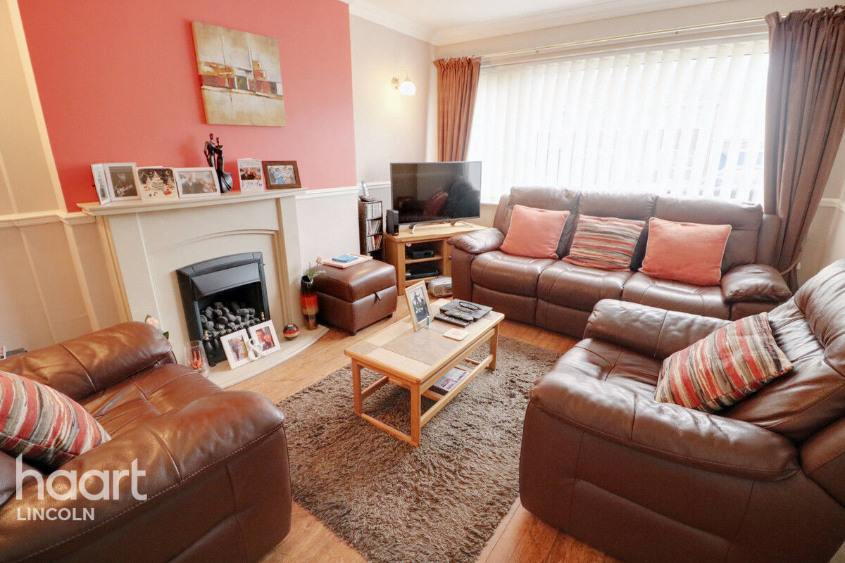 3 bedroom Semidetached house Matlock Drive, North Hykeham £215,000