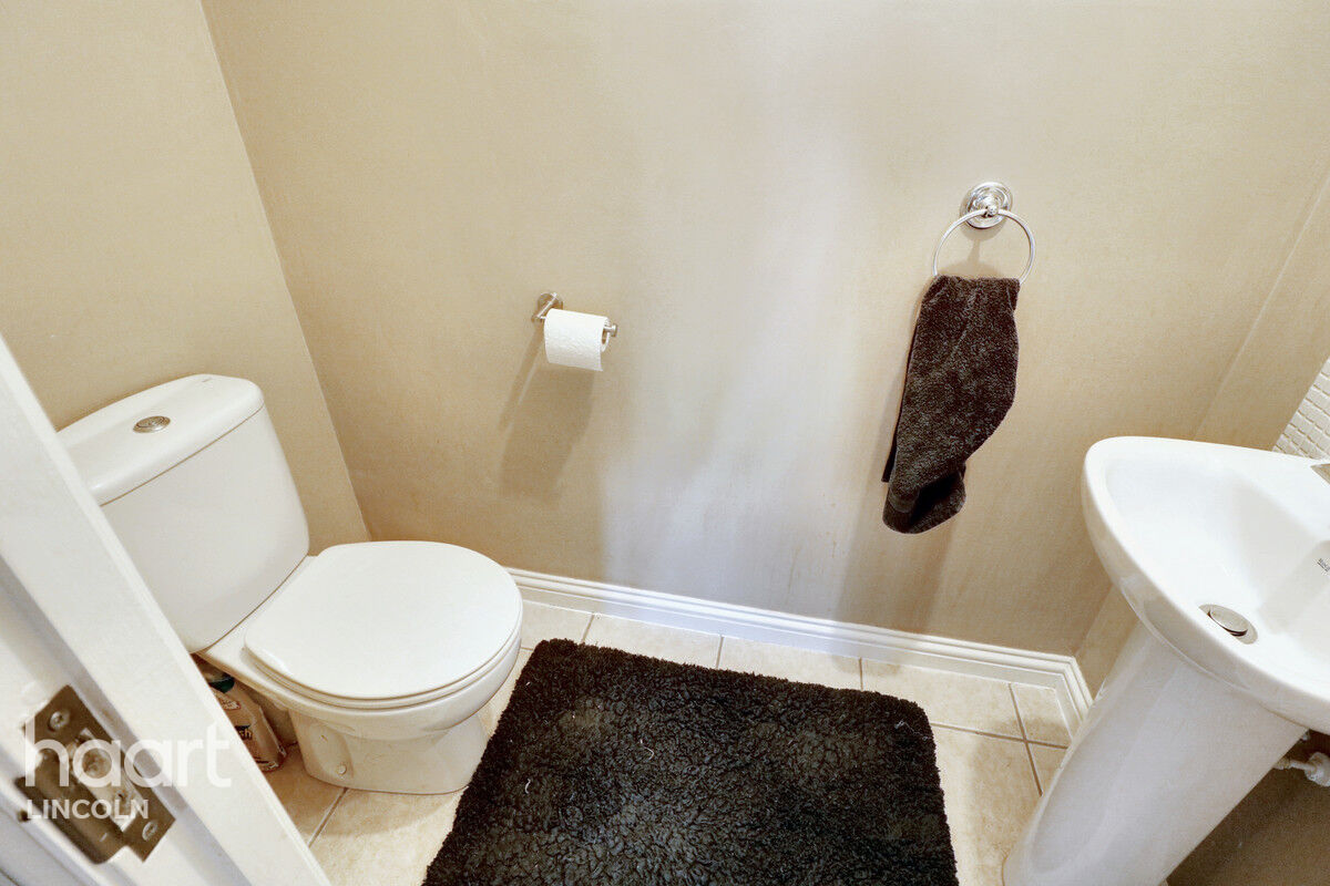 4 bedroom Detached house Gabriel Crescent, Lincoln £250,000 haart