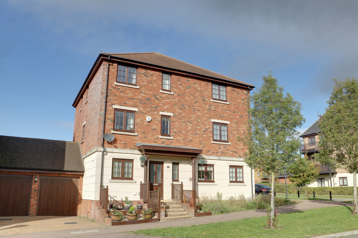 5 bedroom Semidetached house Colindale Street, Monkston Park £