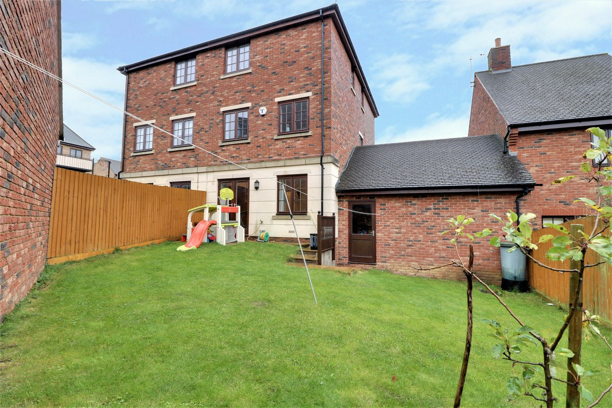 5 bedroom Semidetached house Colindale Street, Monkston Park £