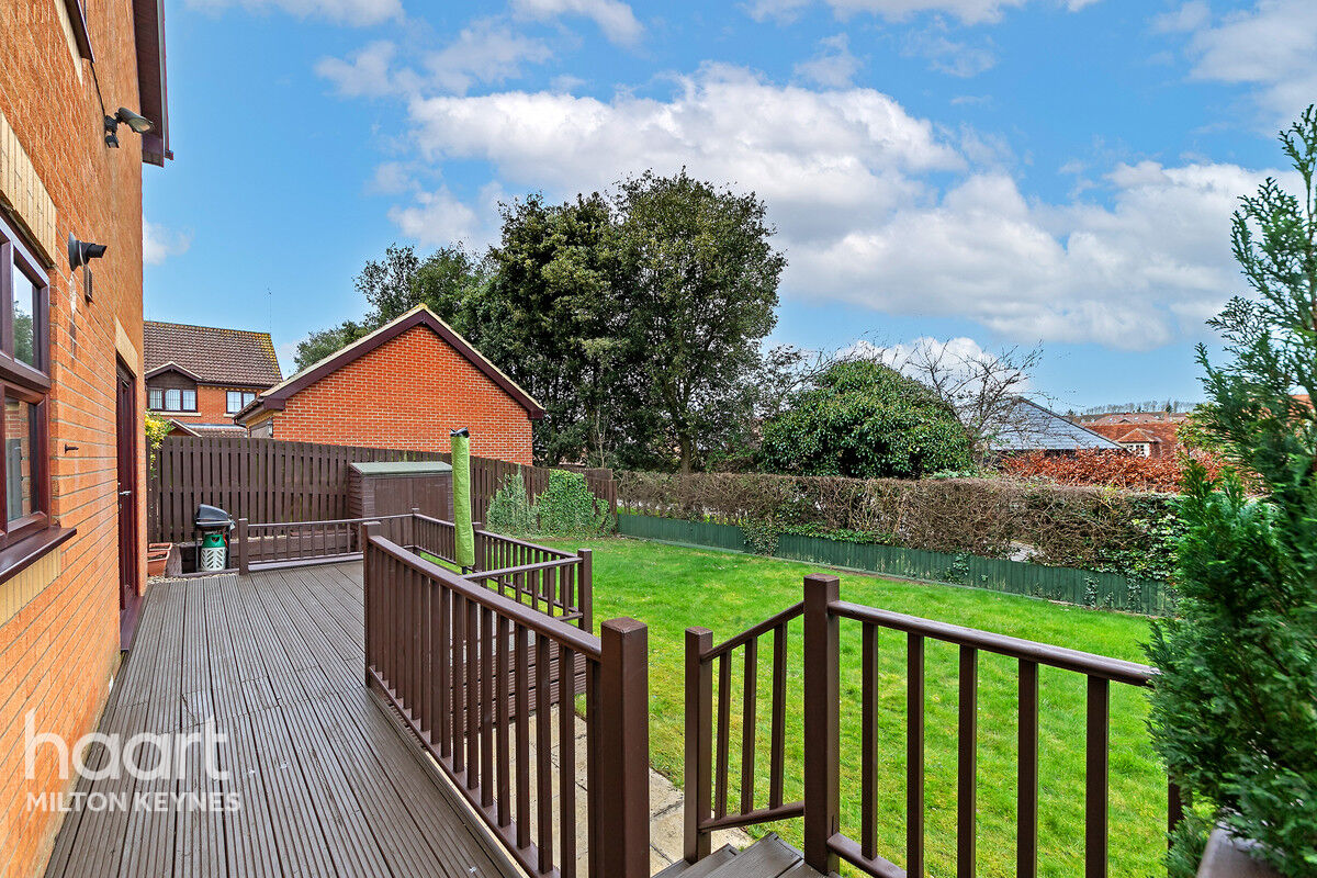 4 bedroom Detached house Bushey Bartrams, Shenley Brook End £