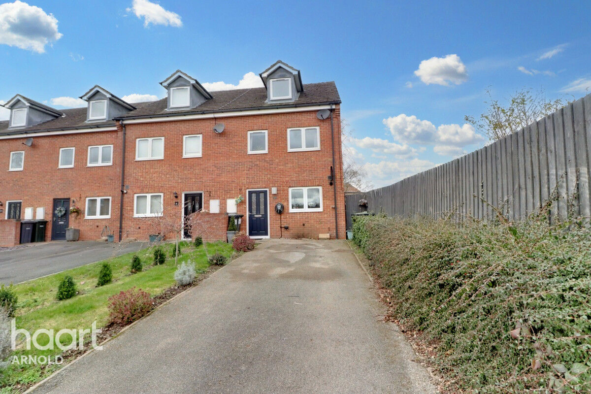 3 bedroom Terraced House Marsham Drive, Woodthorpe View £240,000