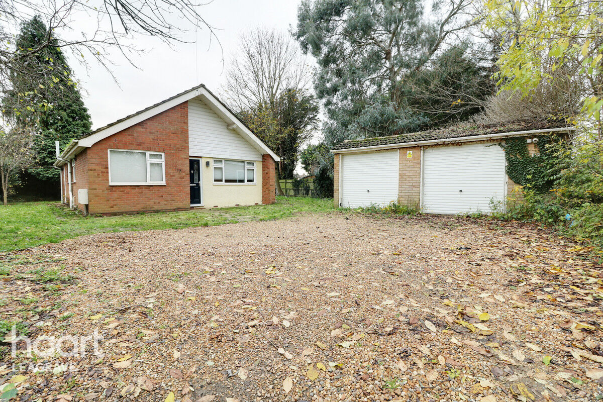 3 bedroom Detached bungalow Neville Road, Luton £425,000 haart