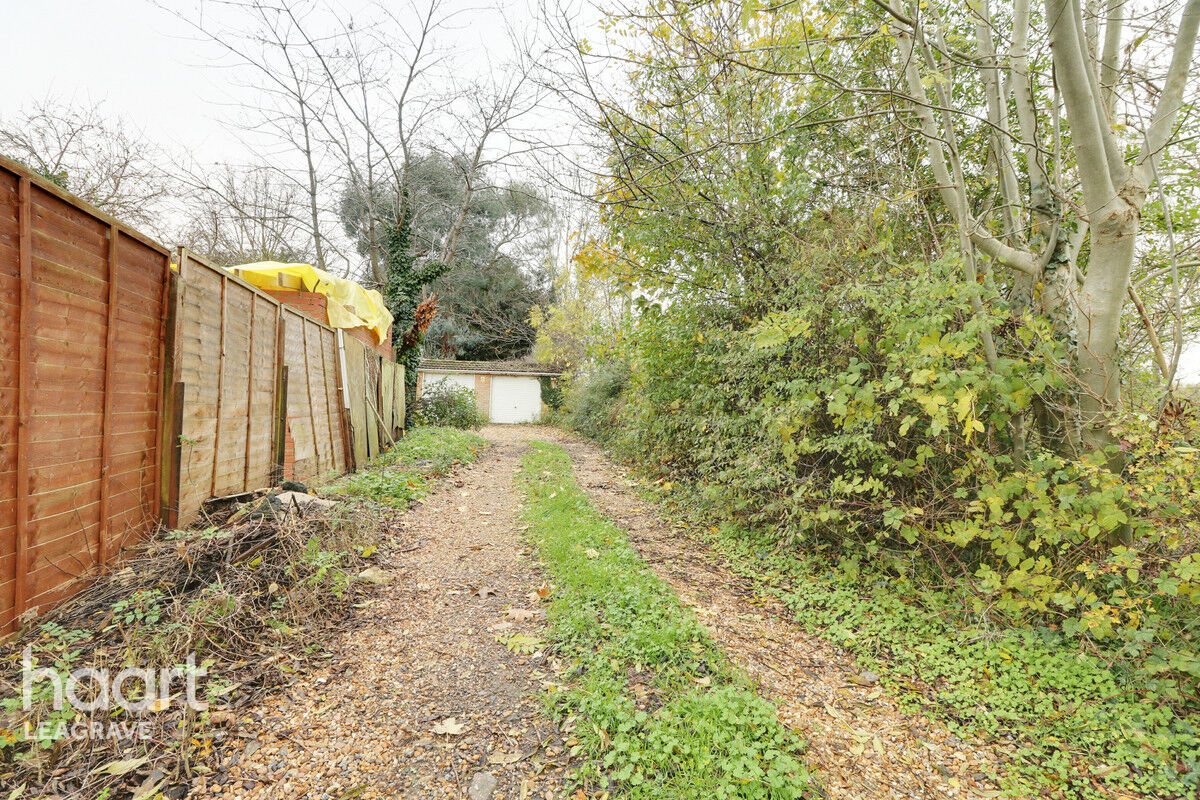 3 bedroom Detached bungalow Neville Road, Luton £425,000 haart