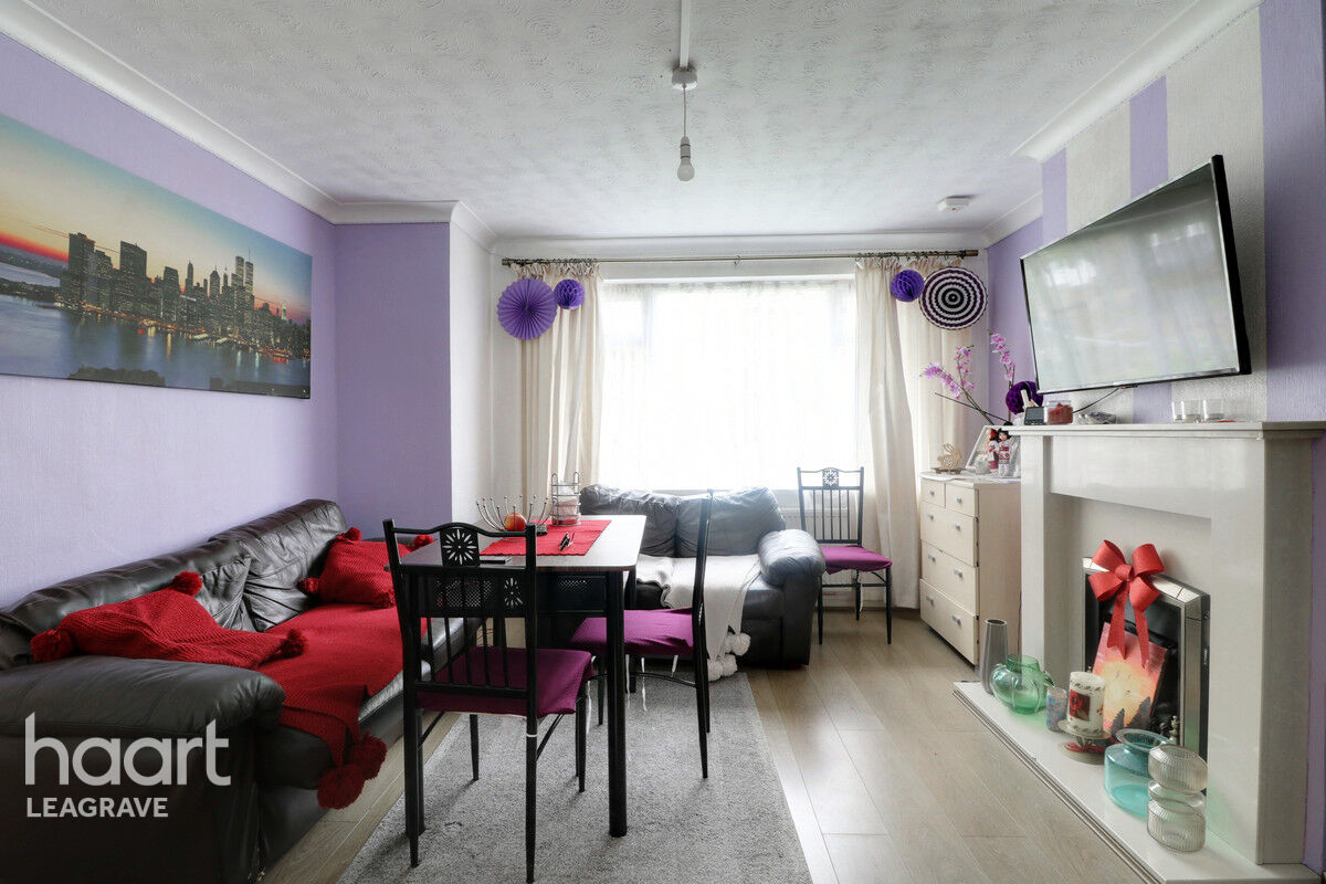 3 bedroom Semidetached house Grampian Way, Luton £325,000 haart