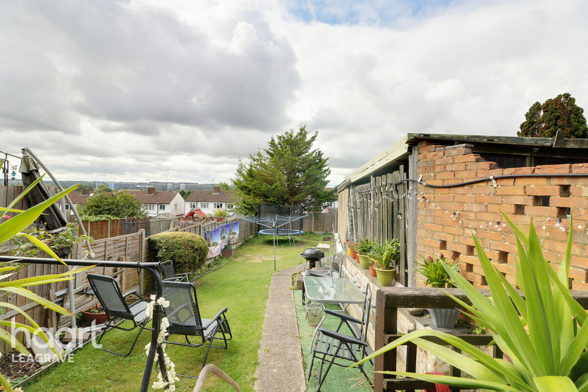 3 bedroom Semidetached house Grampian Way, Luton £325,000 haart