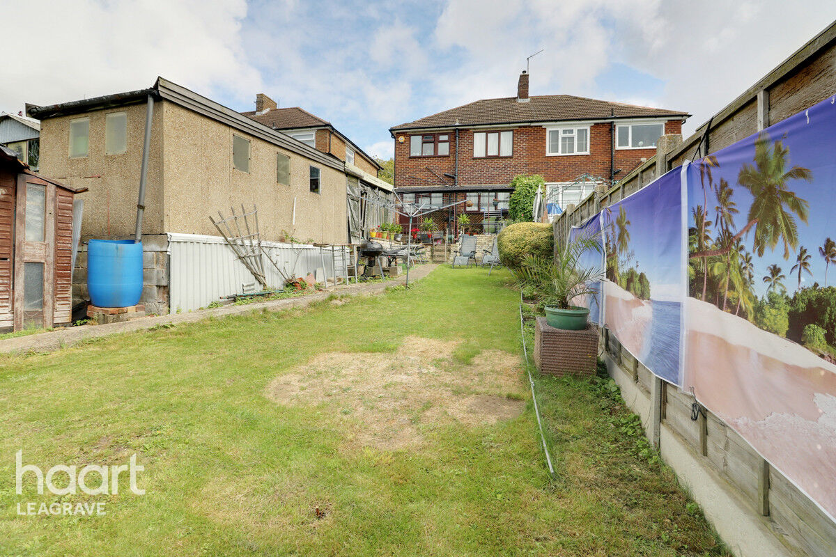 3 bedroom Semidetached house Grampian Way, Luton £325,000 haart