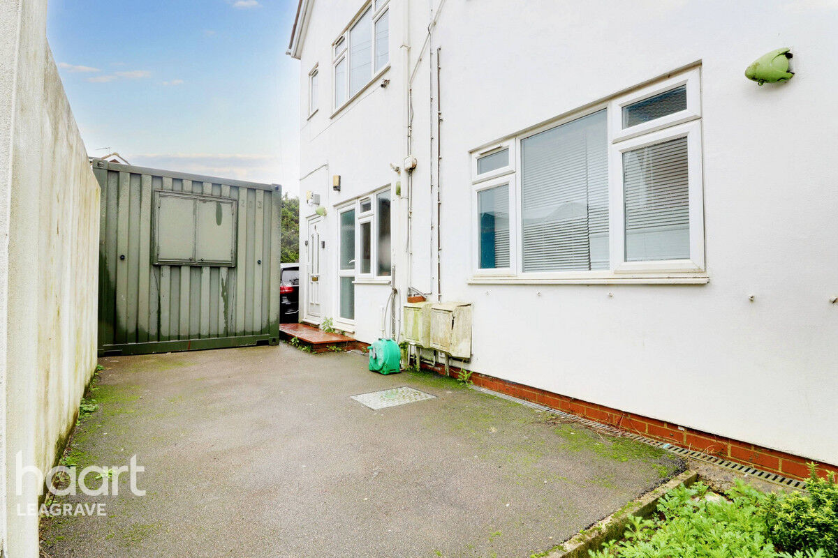 1 bedroom Block of Flats High Street, Luton £310,000 haart