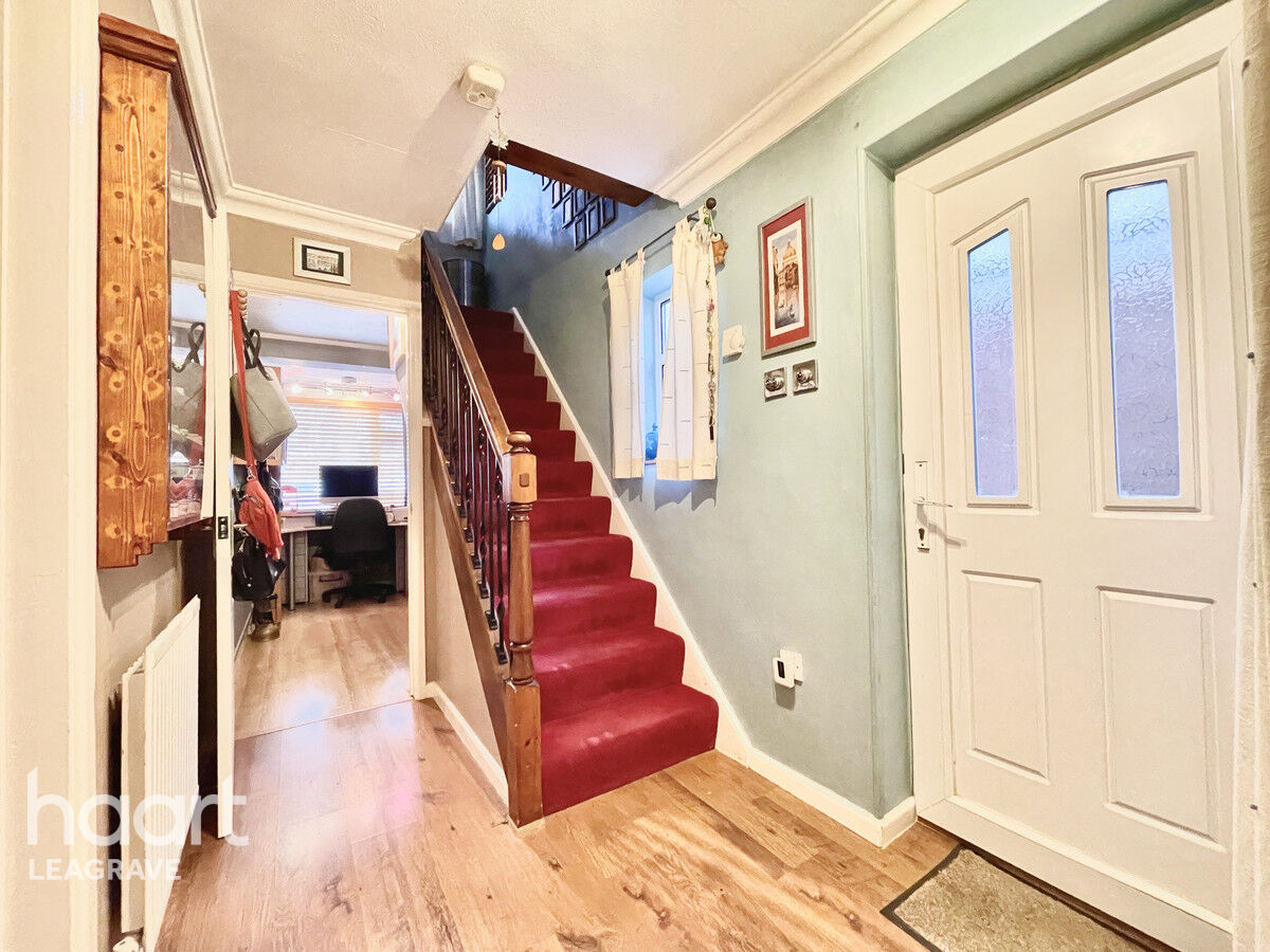 4 bedroom Semidetached house Epping Way, Luton £350,000 haart