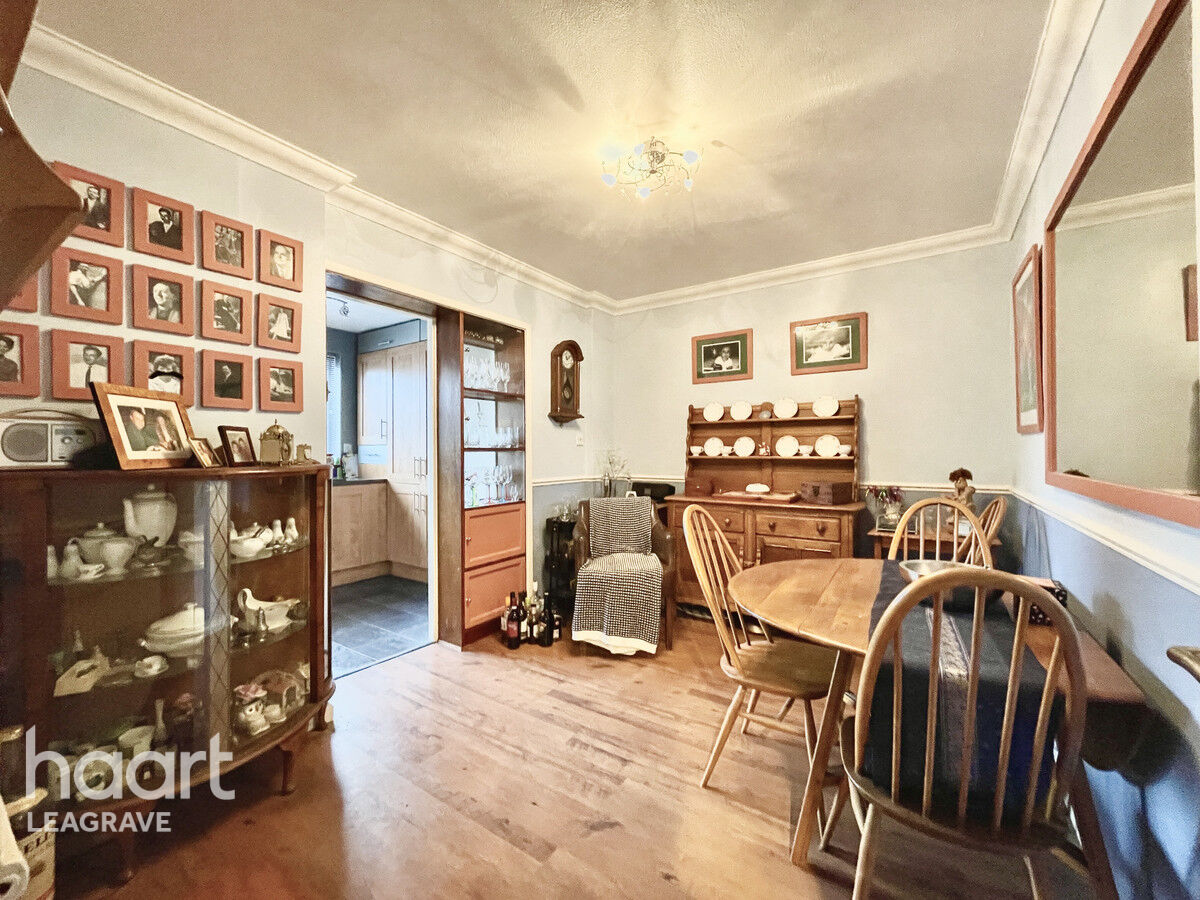 4 bedroom Semidetached house Epping Way, Luton £350,000 haart