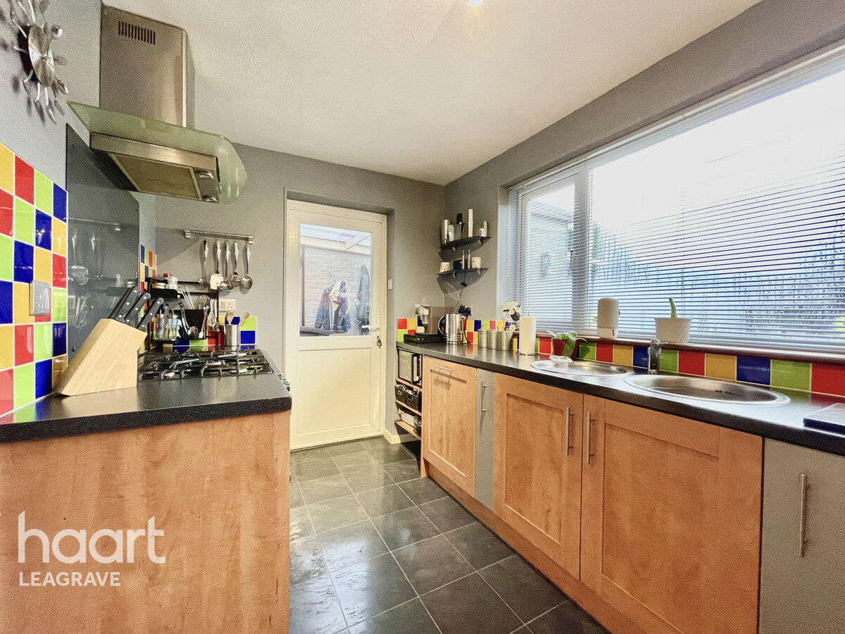 4 bedroom Semidetached house Epping Way, Luton £350,000 haart