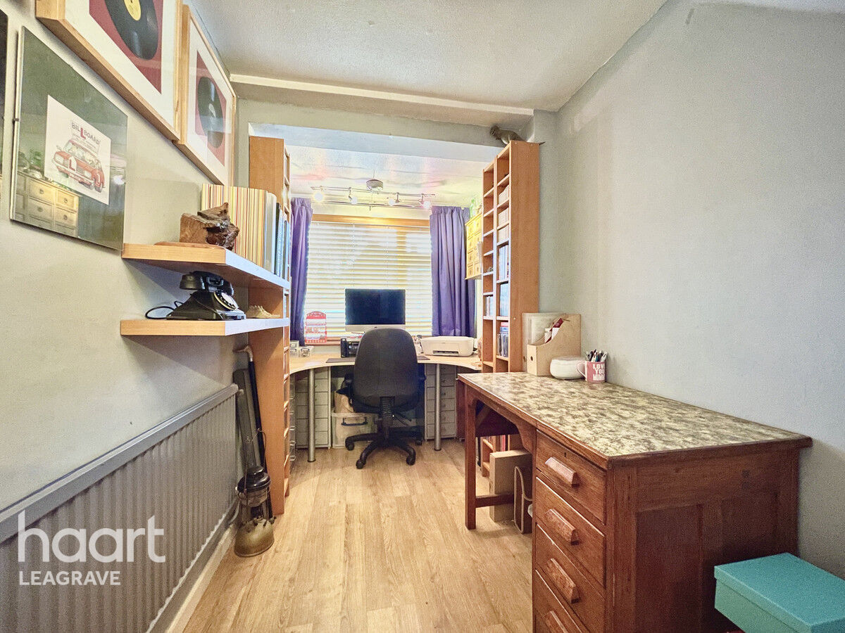 4 bedroom Semidetached house Epping Way, Luton £350,000 haart