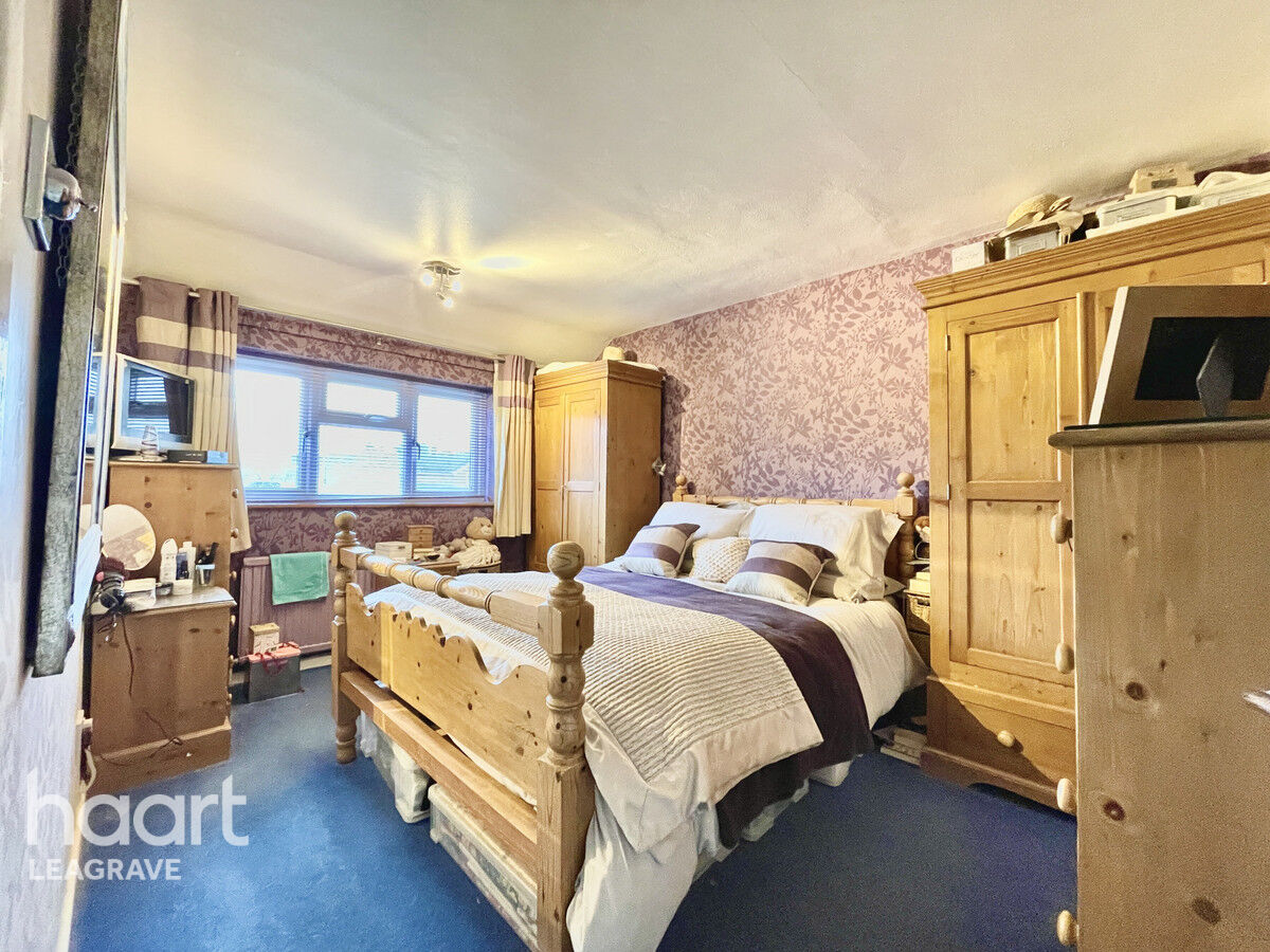 4 bedroom Semidetached house Epping Way, Luton £350,000 haart