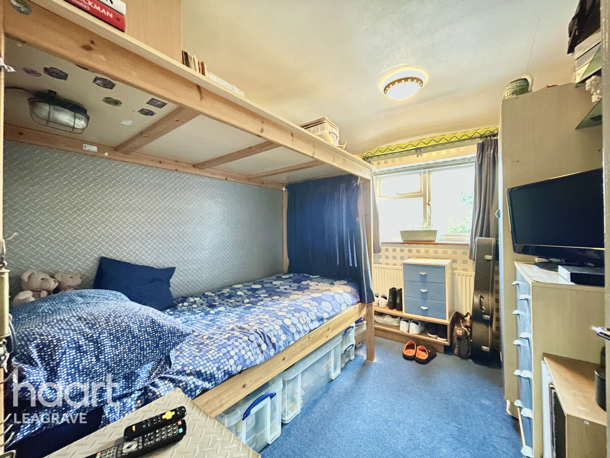 4 bedroom Semidetached house Epping Way, Luton £350,000 haart