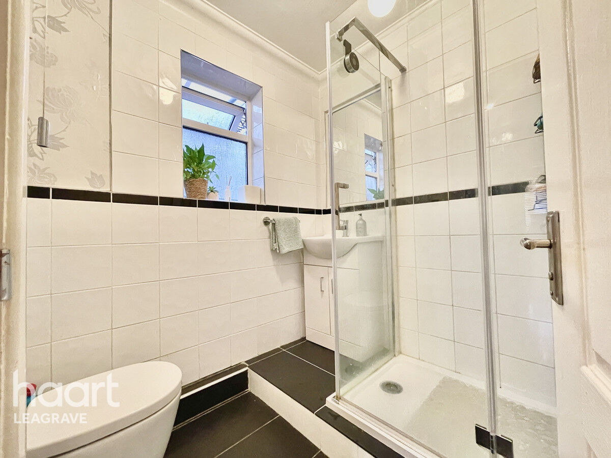 4 bedroom Semidetached house Epping Way, Luton £350,000 haart