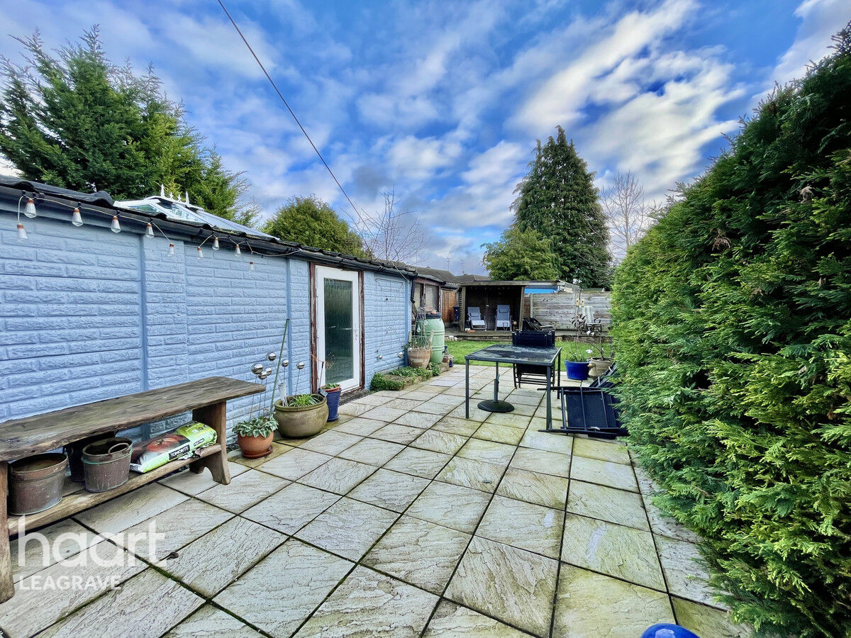 4 bedroom Semidetached house Epping Way, Luton £350,000 haart